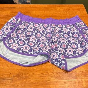 lululemon tracker mid rise 3 inch.